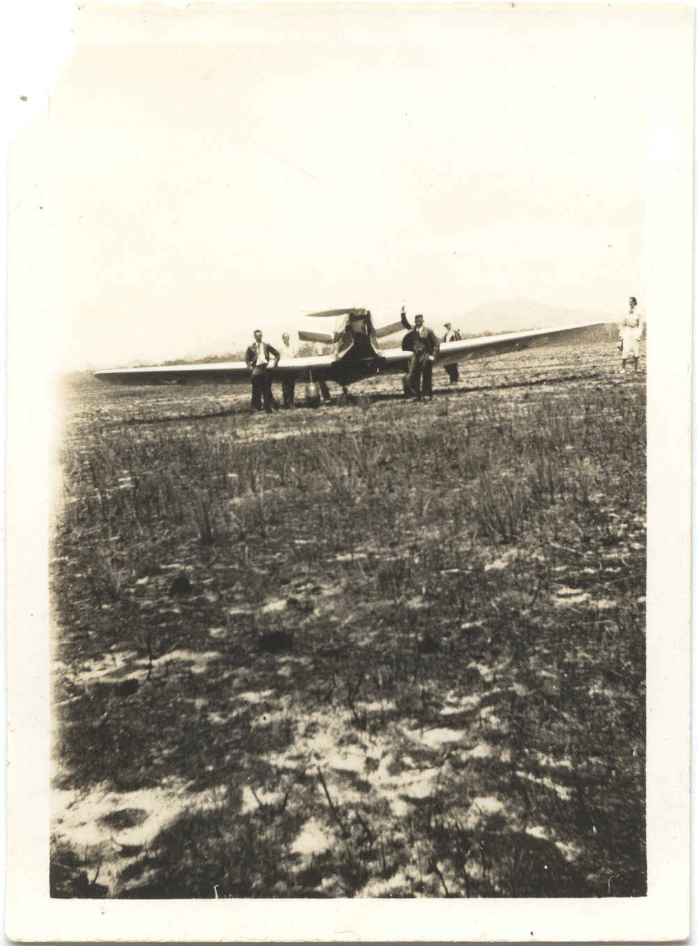 A Percival D3 Gull Six aeroplane crash lands at Coffs Harbour, 6 November 1936