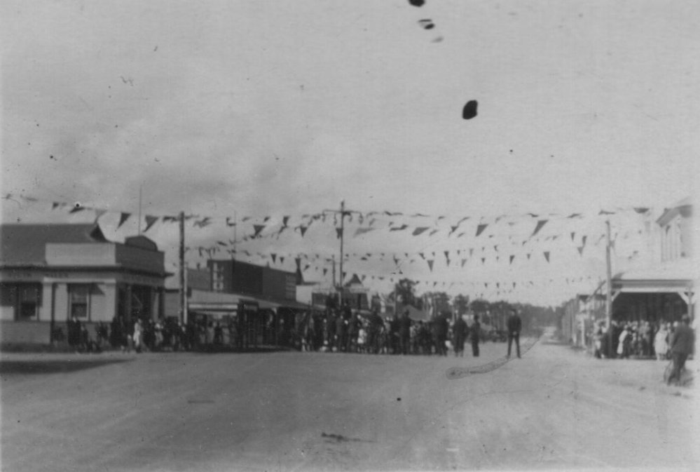 Crowd on High Street