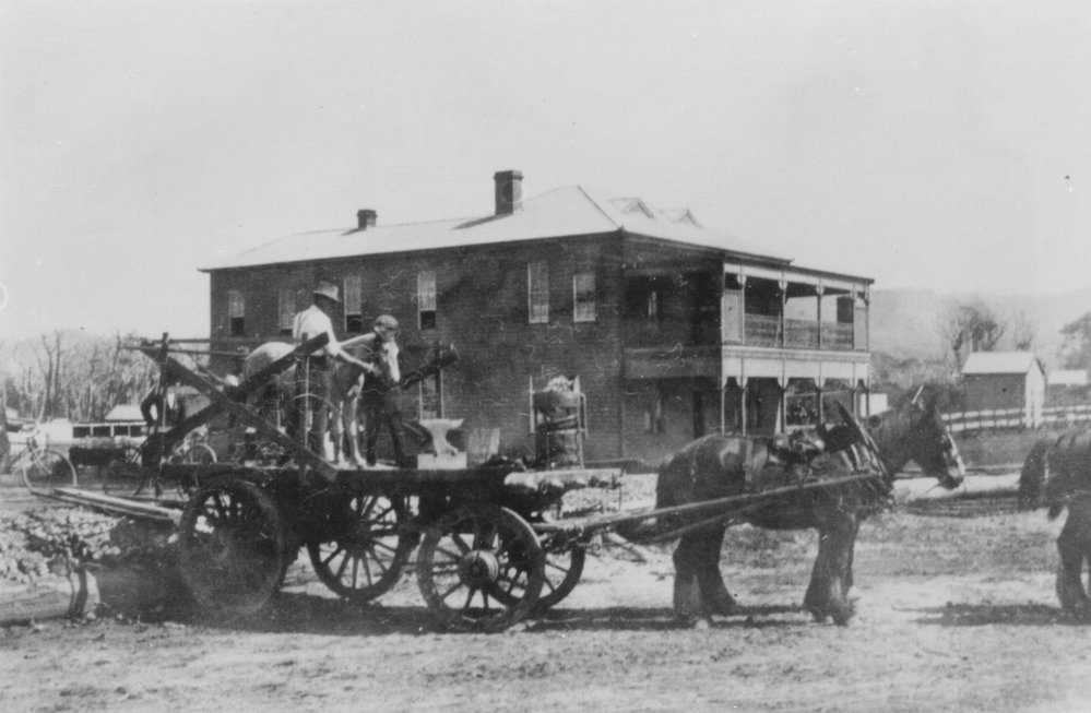 Farrier&rsquo;s travelling cart, c. 1905