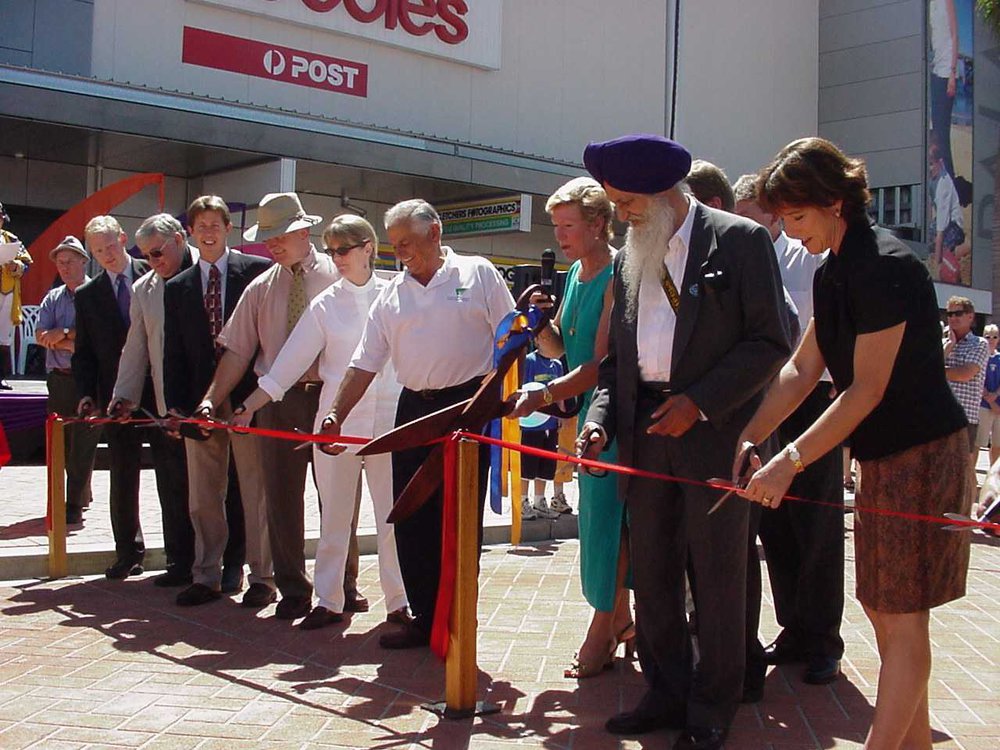 Reopening of High Street, 1 December 2001