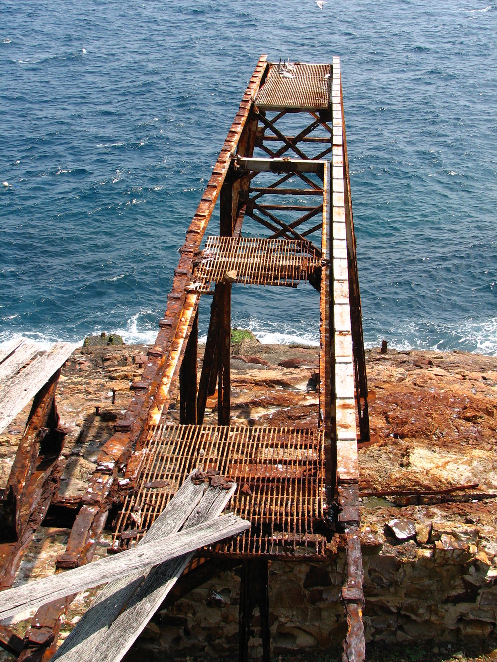 Gantry at South Solitary Island, 8 October 2007