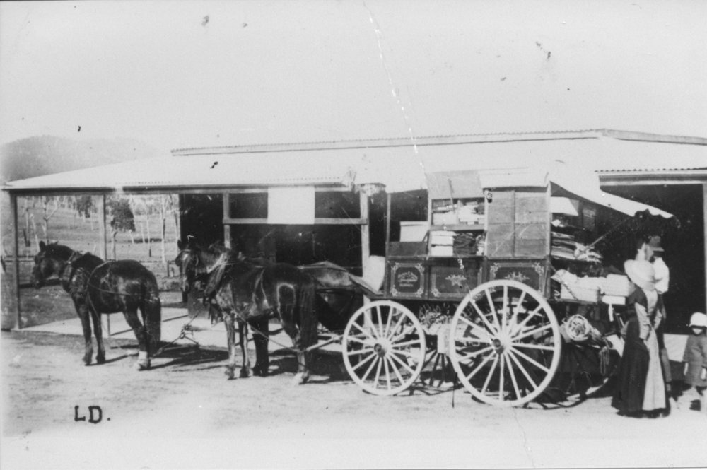 Royal Mail coach and goods delivery outside Rossiters' Boarding House, c. 1915