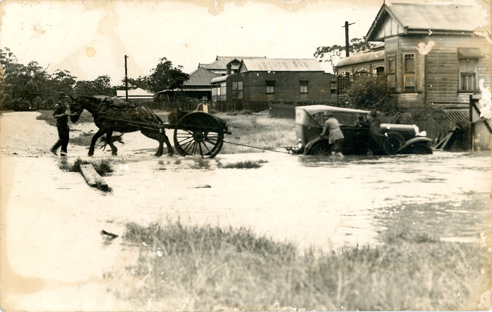 Dick Heskett and horse saving Dr John Mulhearn's car, 1947 