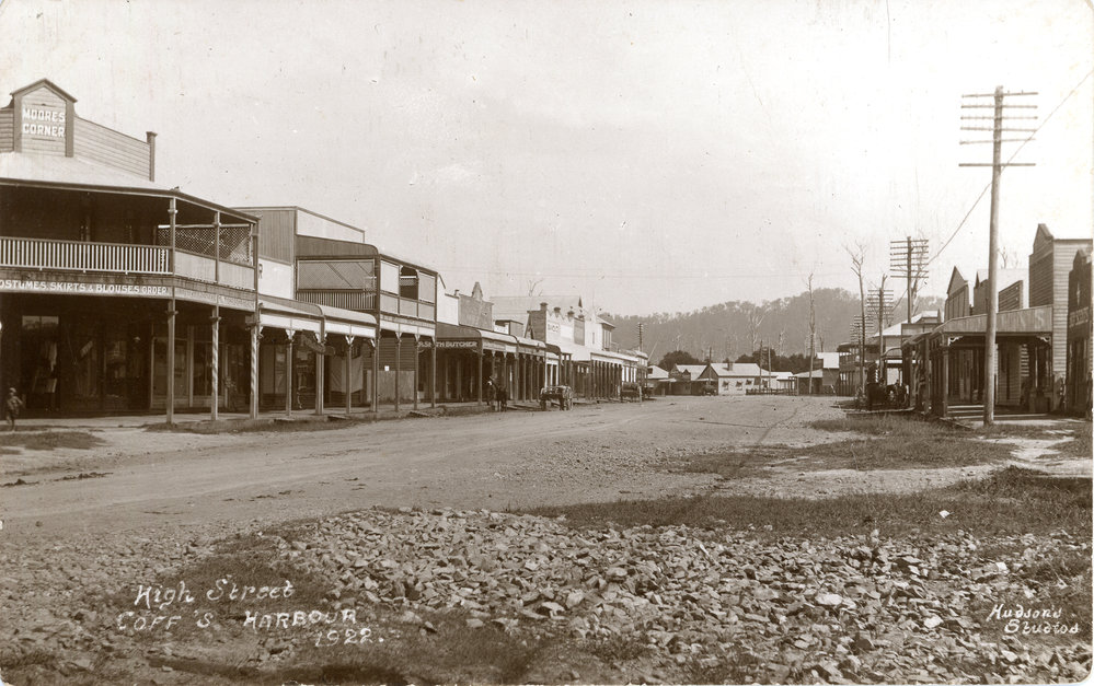High Street looking west from Castle Street, 1922 