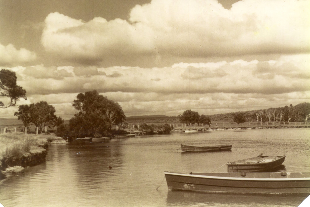 Boats on river, Red Rock, early 1930