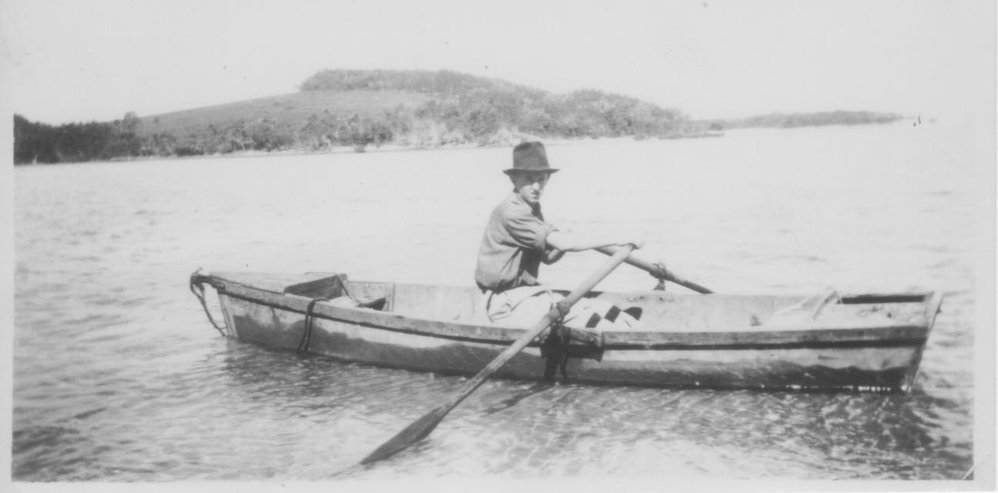 Wally 'Mudgee' Lawson in Racing Boat Red Rock 