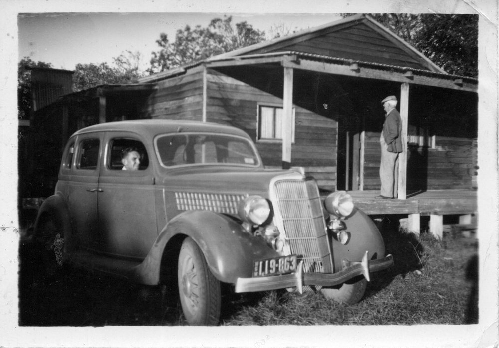 Lynch Cottage and old car Red Rock 1940