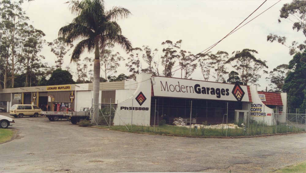  Modern Garages at 313 Pacific Highway in Coffs Harbour, 1990s