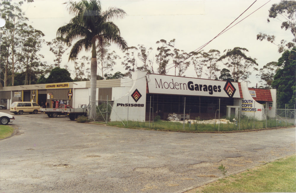 Modern Garages at 313 Pacific Highway in Coffs Harbour, 1990s