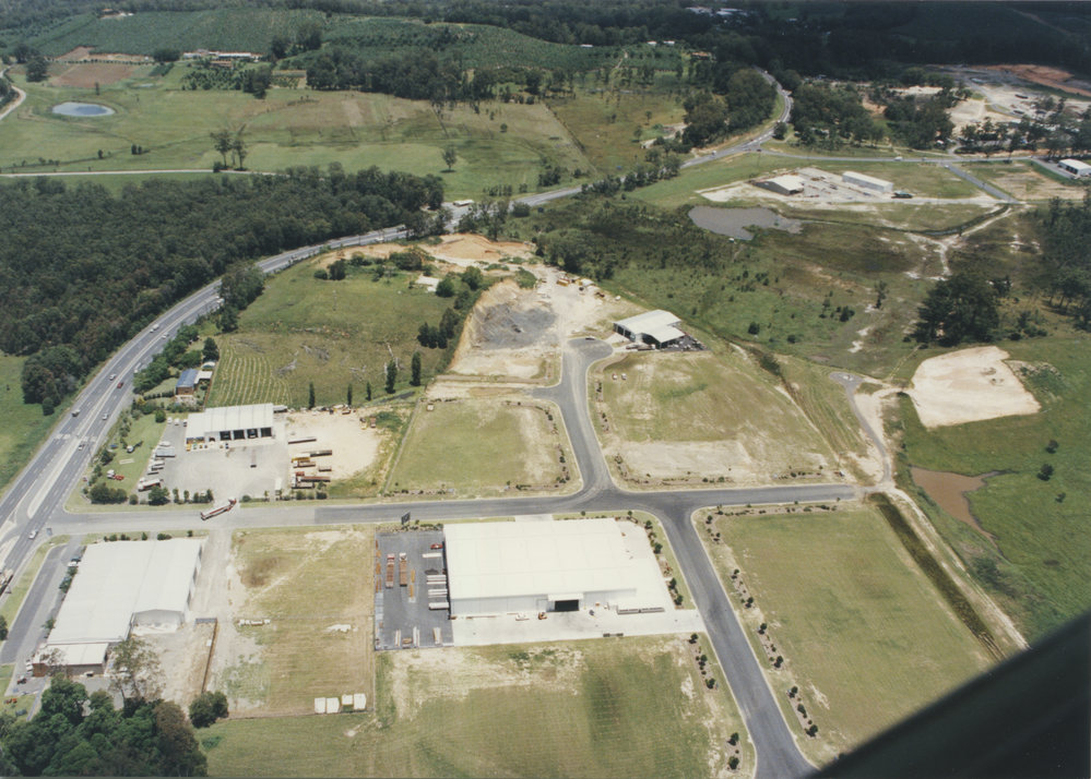 Aerial view of Isles Drive in the North Boambee Valley, 1990s