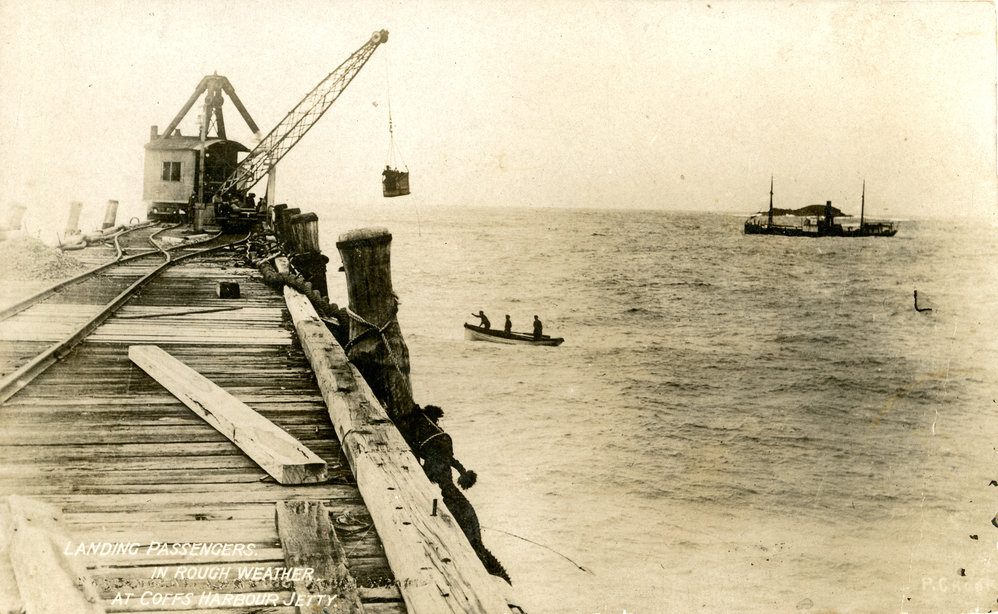 Passengers disembark, c. 1908