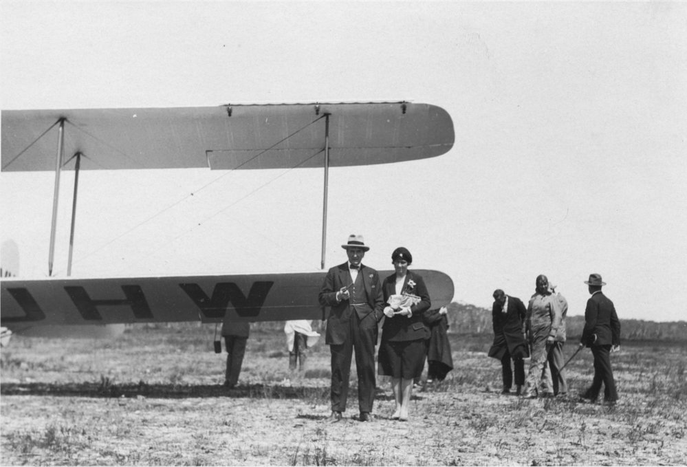 The Prime Minister Stanley Bruce and his wife with the bi-plane 'Canberra', 22 September 1929 