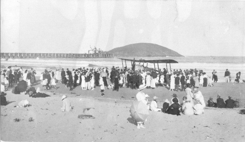 Captain Butler's Avro Dyak on Jetty Beach, 12 November 1922