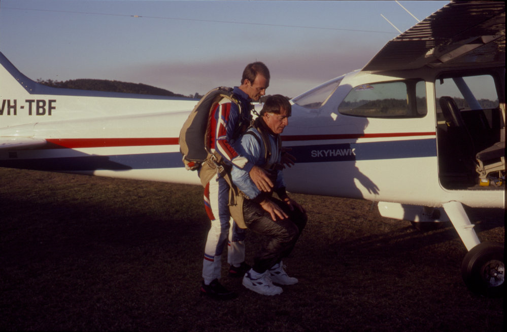 Skydivers practise next to Cessna Skyhawk plane, April 1995