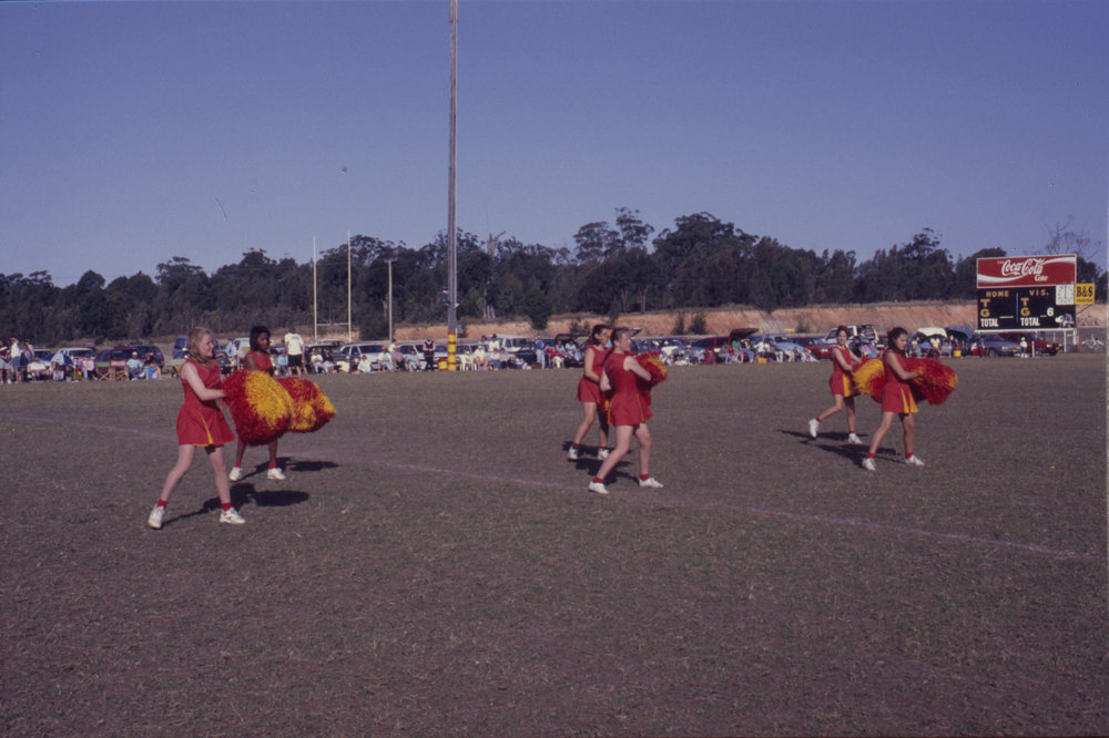 Coffs Harbour Comets cheerleaders