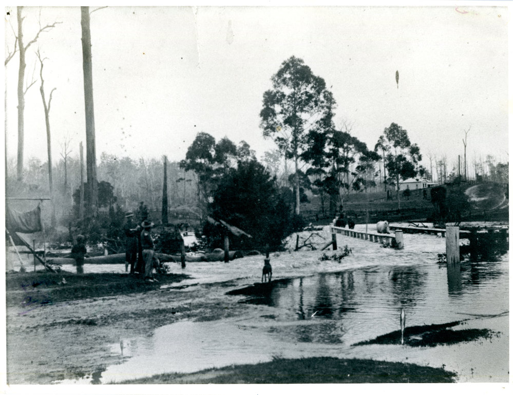Wongiwomble Creek floods over a bridge