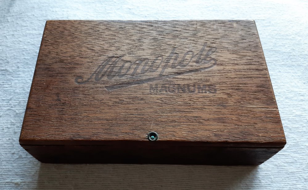 Monopole Magnums Cigar Box