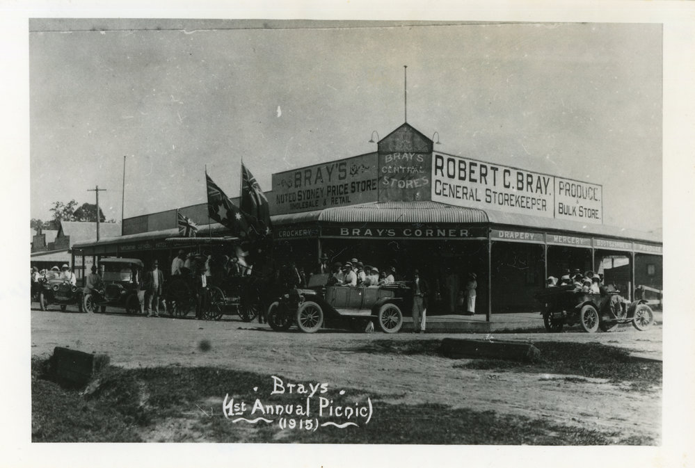 Cars ready to leave for Bray's 1st Annual Picnic, 1915 
