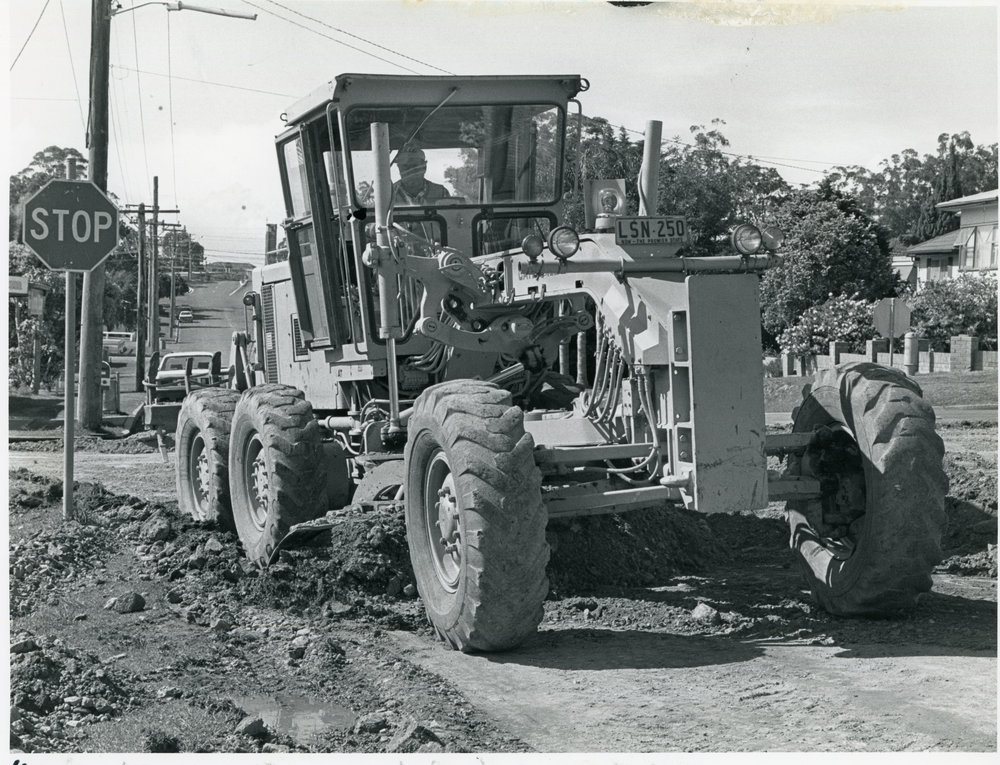 Road upgrade on Combine Street and Azalea Avenue, 15 August 1988
