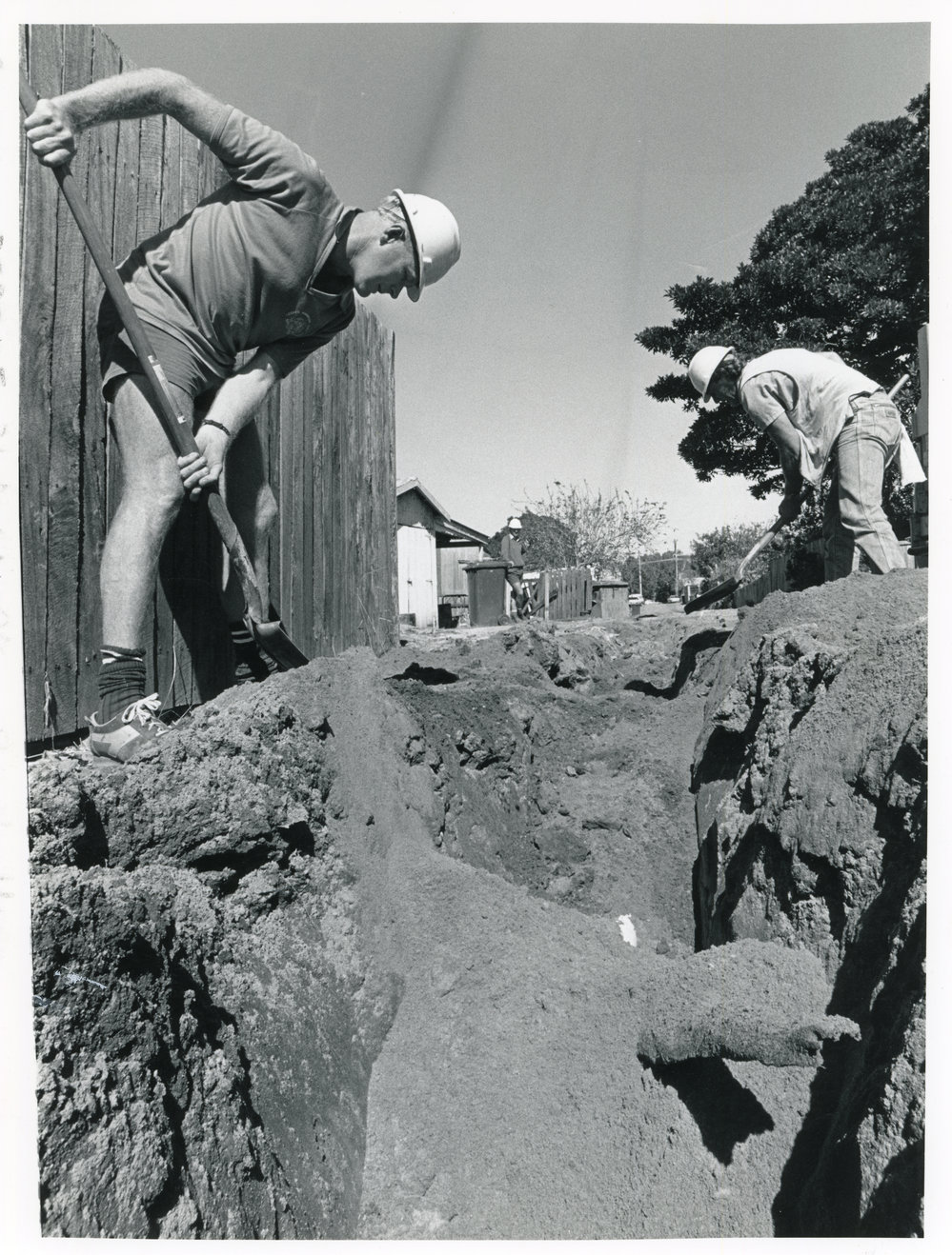 Upgrading the water mains in the lane off Second Avenue, 15 August 1988