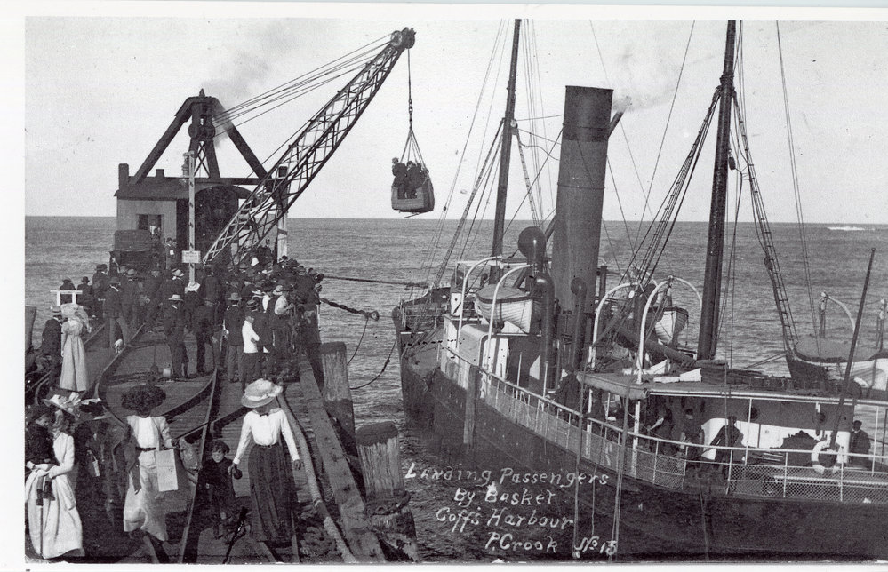 Landing by basket at Coffs Jetty, c.1908