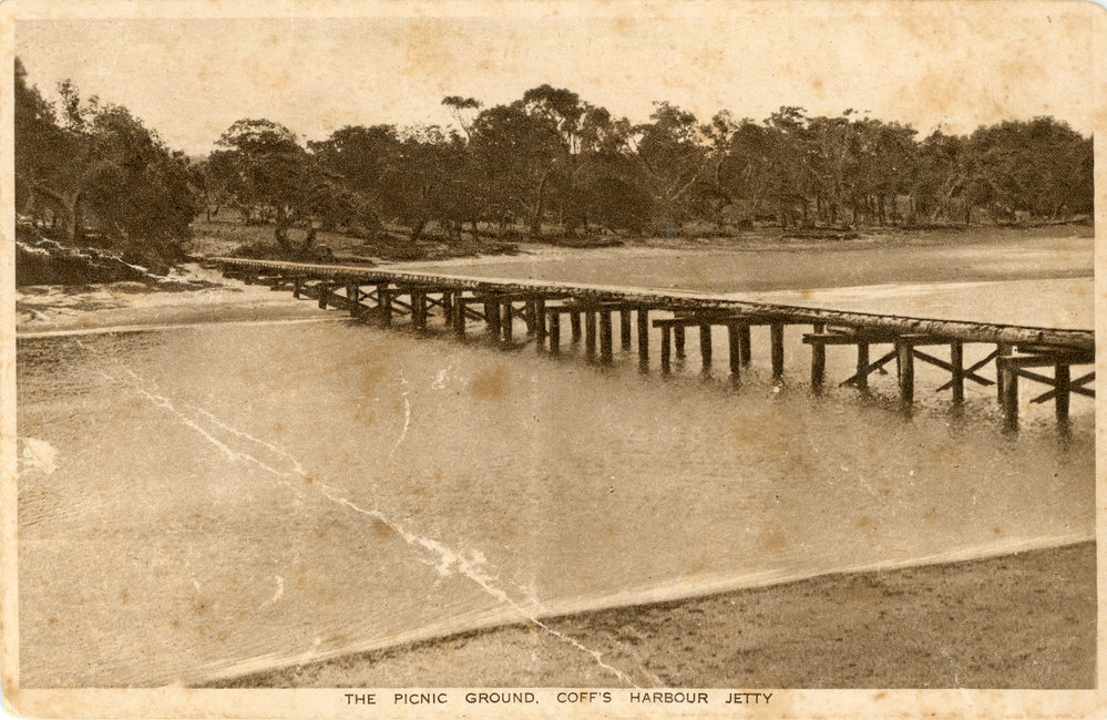 Park Beach picnic ground and railway bridge, 1923