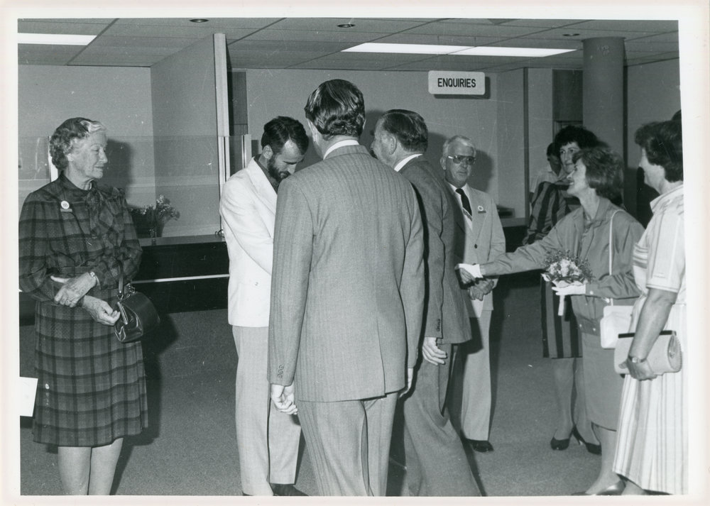 Sir James Rowland meets Councillors in the Administration building, 18 April 1985