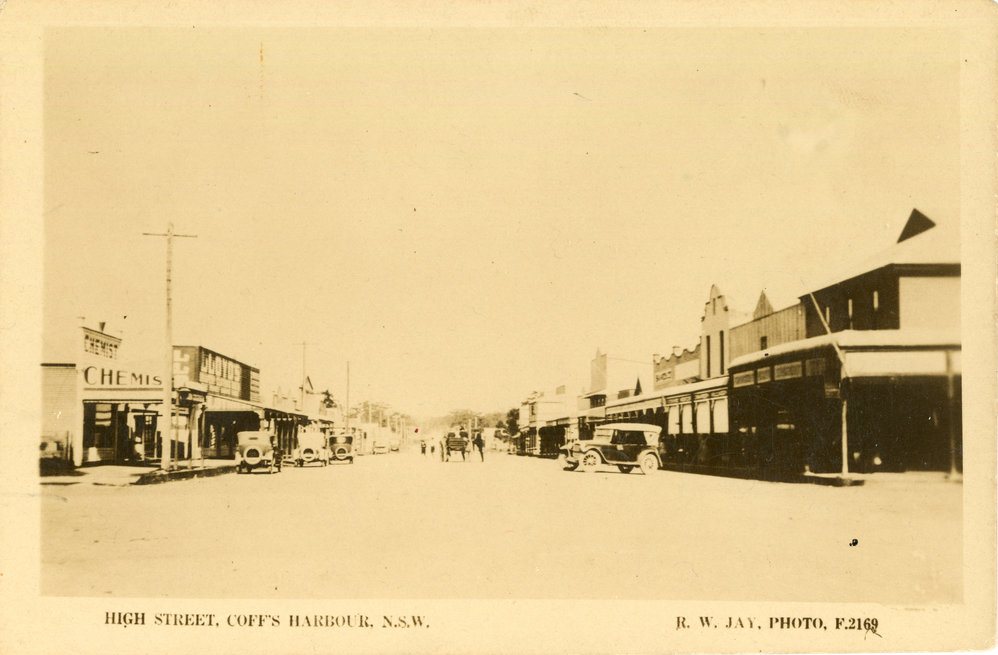 Looking east down High Street from the Grafton Street intersection, 1914 - 1916