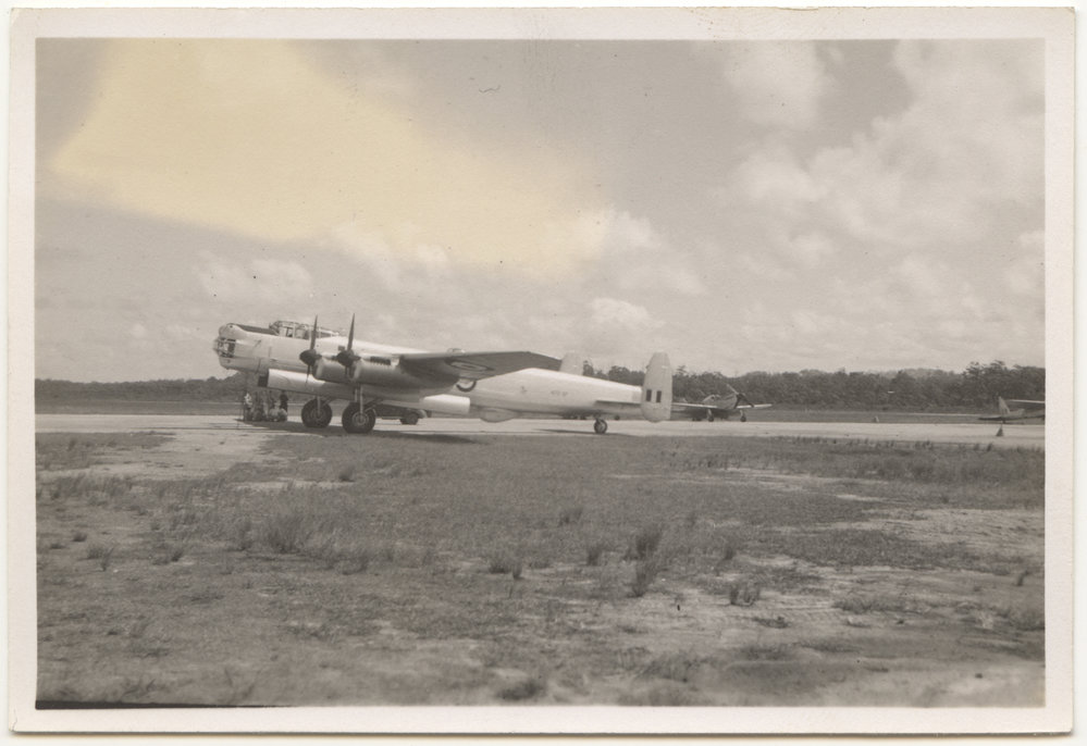 Lincoln bomber at Coffs Harbour Airport, 5 March 1949