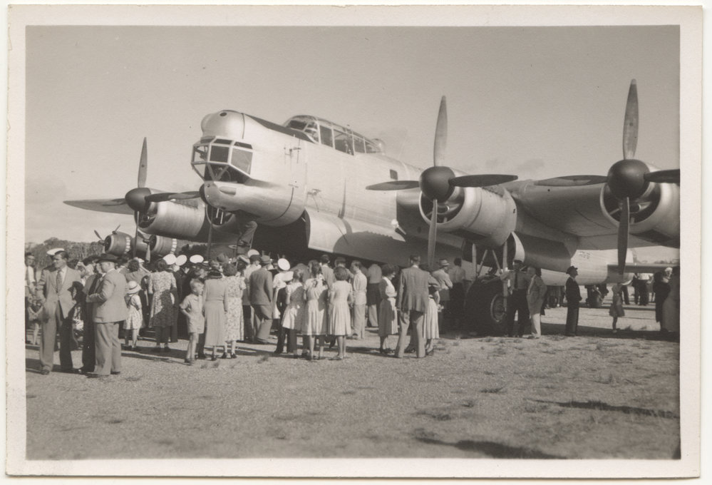 Lincoln bomber at Coffs Harbour Airport, 5 March 1949