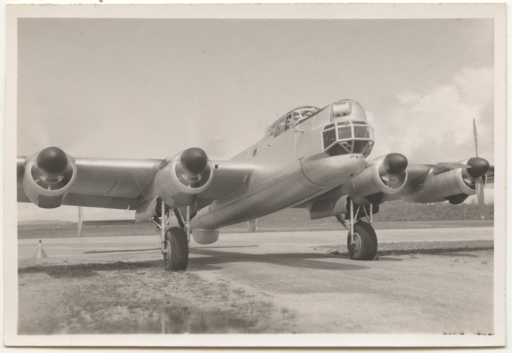 Lincoln bomber at Coffs Harbour Airport, 7 March 1949