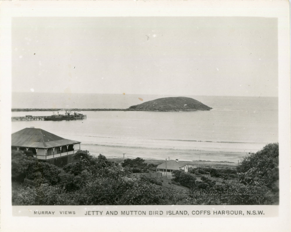 A view of Jetty Beach and homes from Beacon Hill, c.1940
