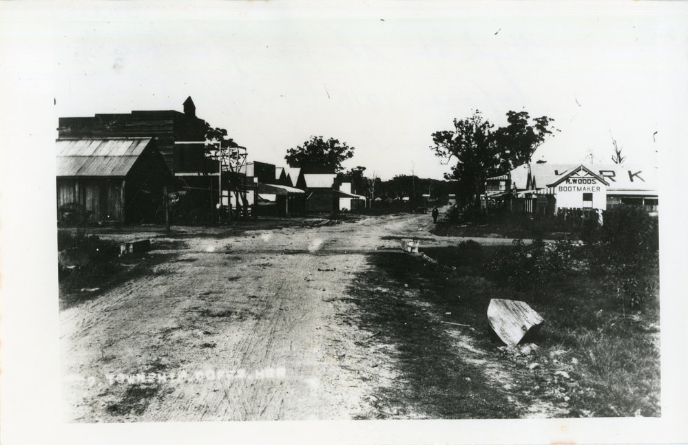 Looking east towards High Street from Moonee Street, 1904 