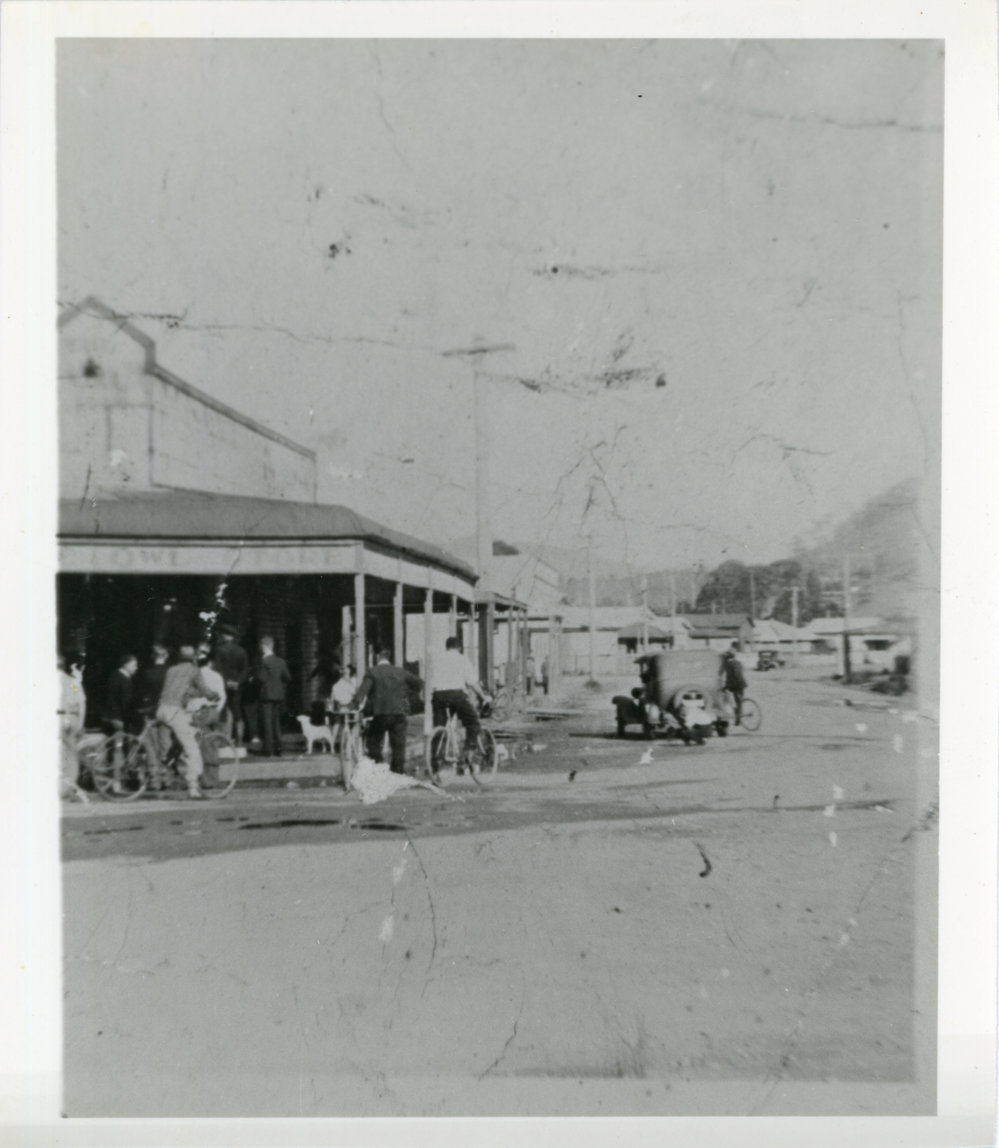 Cyclists at Bray's Corner at West High Street and Moonee Street, c.1920