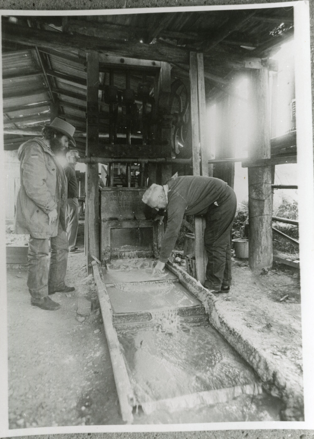 Crushing and sluicing at the mine
