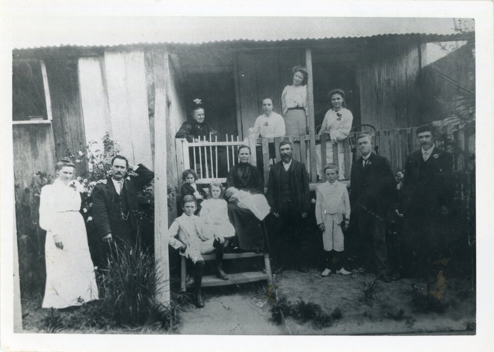 Hoschke and Manson family group, 1907