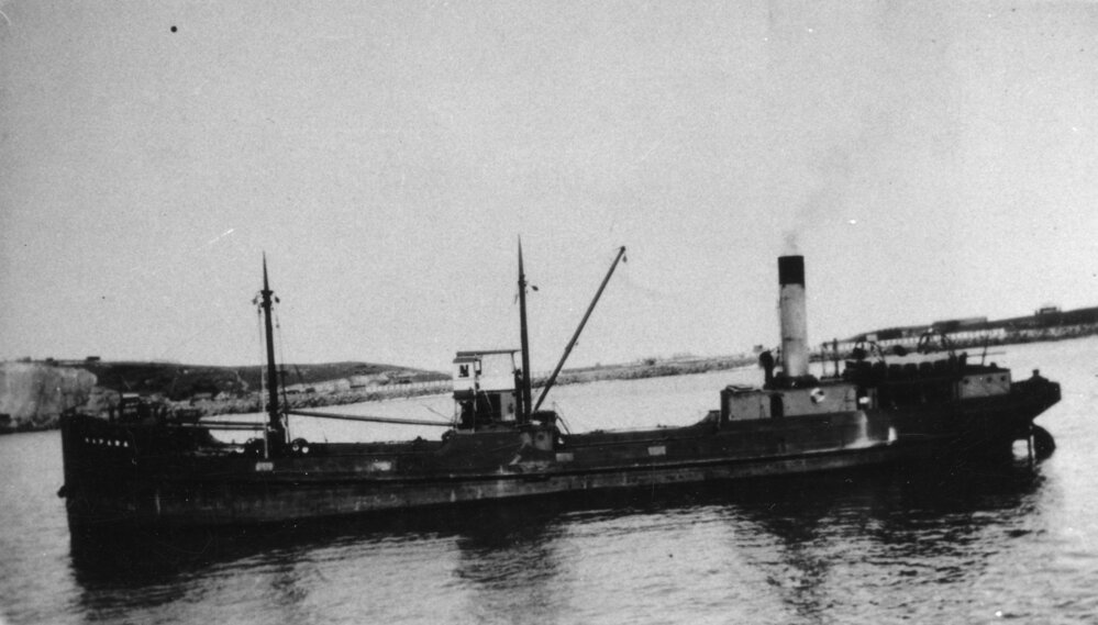 SS Kapara berthing at Coffs Harbour, 1931 