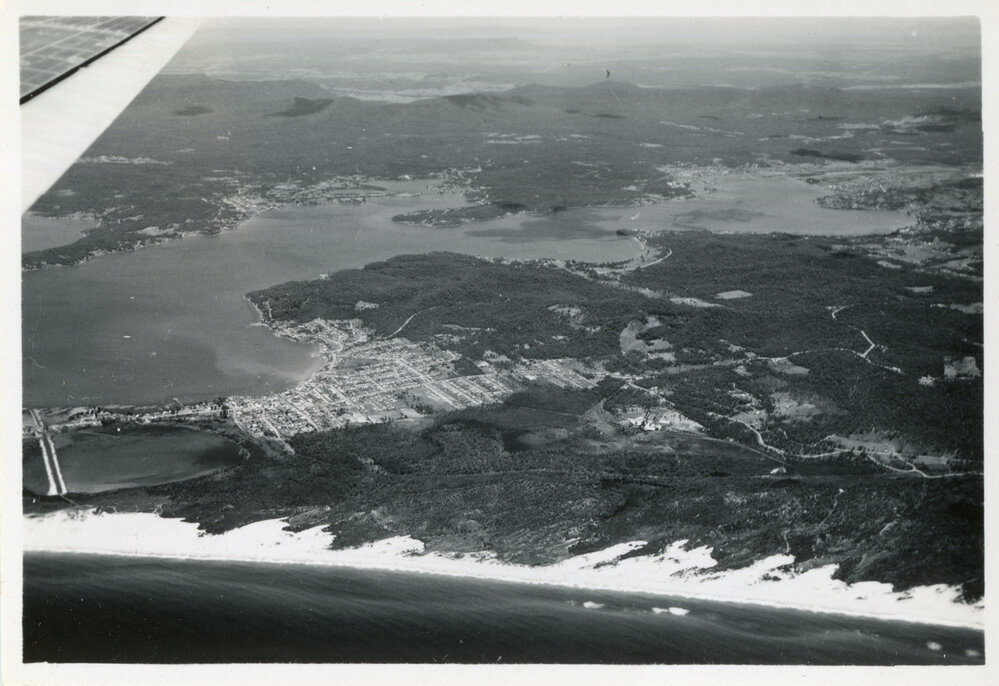 A flight between Coffs Harbour and Sydney, 21 December 1949