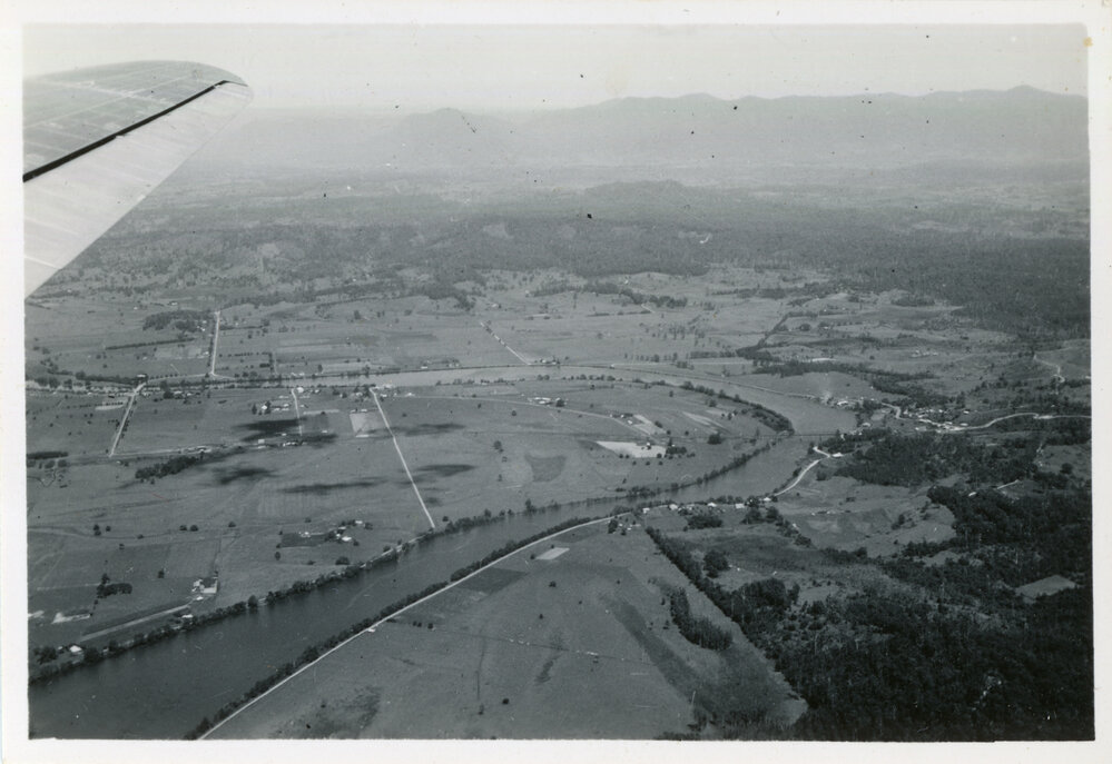 A flight between Coffs Harbour and Sydney, 21 December 1949