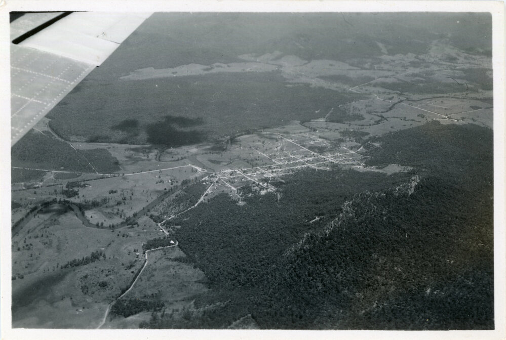 A flight between Coffs Harbour and Sydney, 21 December 1949