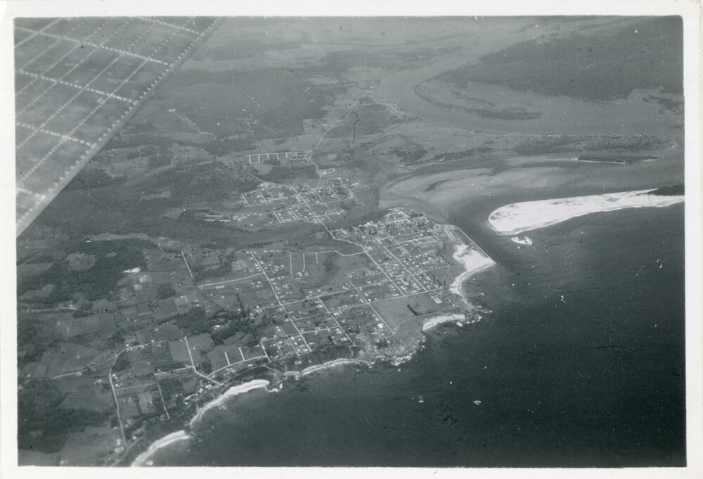 A flight between Coffs Harbour and Sydney, 21 December 1949