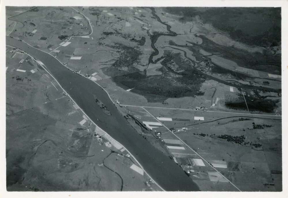 A flight between Coffs Harbour and Sydney, 21 December 1949