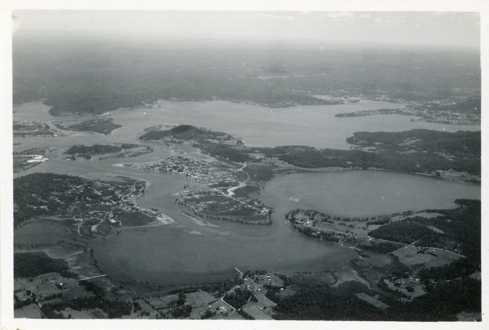A flight between Coffs Harbour and Sydney, 21 December 1949