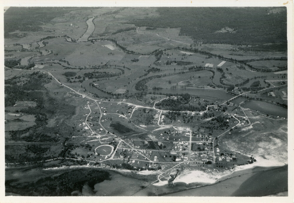A flight between Coffs Harbour and Sydney, 21 December 1949