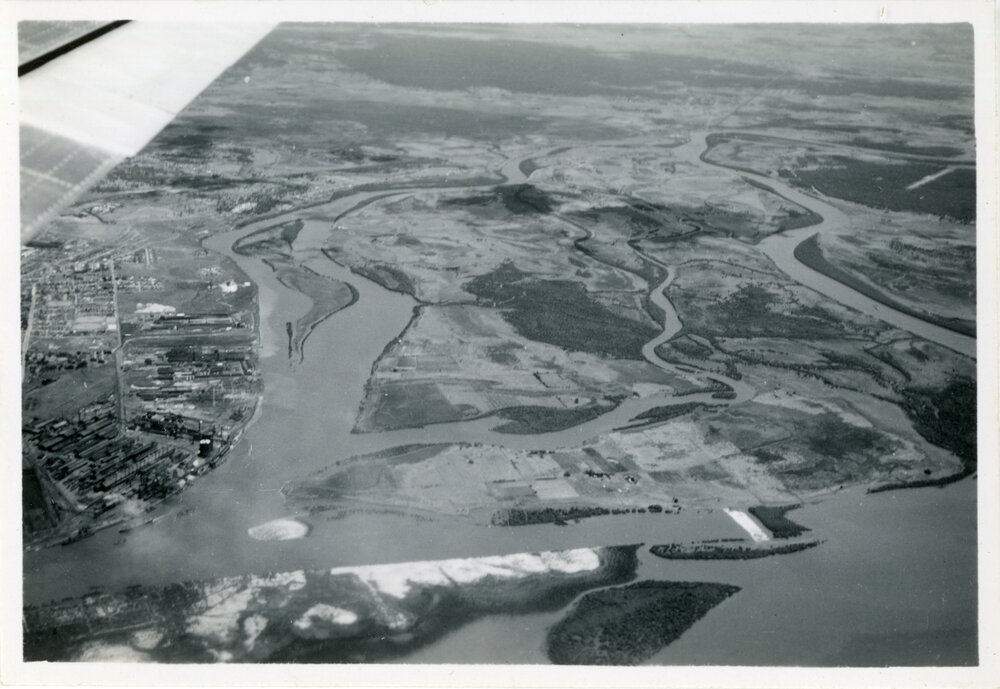 A flight between Coffs Harbour and Sydney, 21 December 1949