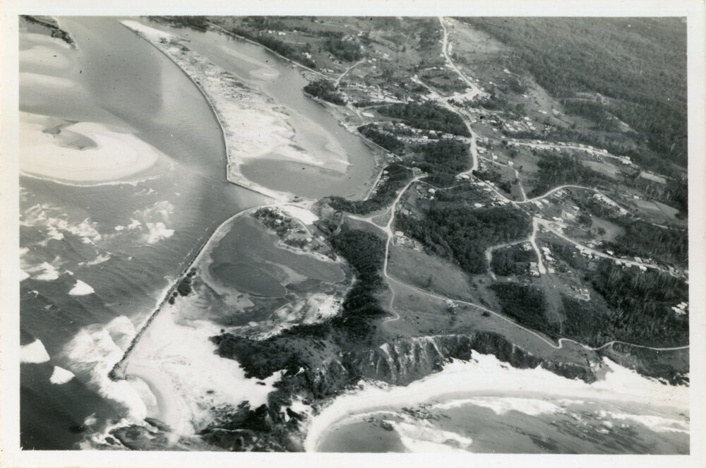 A flight between Coffs Harbour and Sydney, 3 June 1950