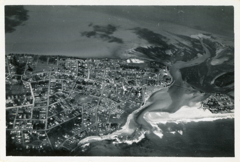 A flight between Coffs Harbour and Sydney, 21 December 1949