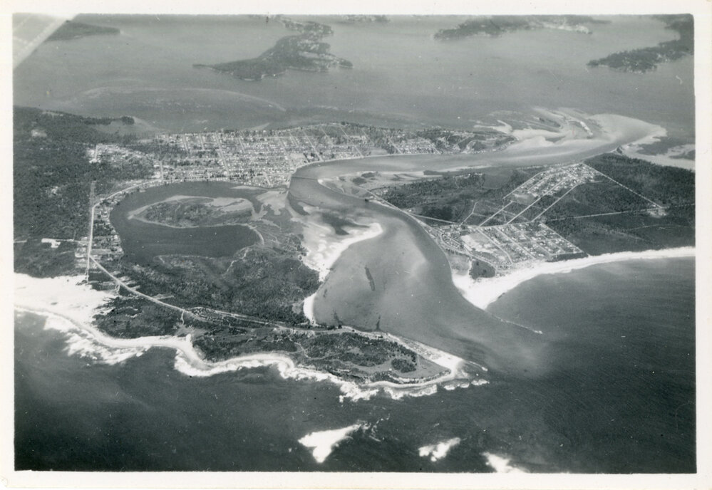 A flight between Coffs Harbour and Sydney, 21 December 1949