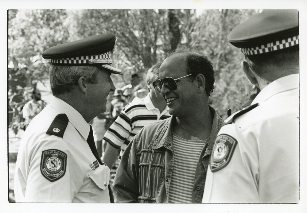 Protest leader Alph Williams chats with the police at the Look-At-Me-Now outfall protest, November 1991