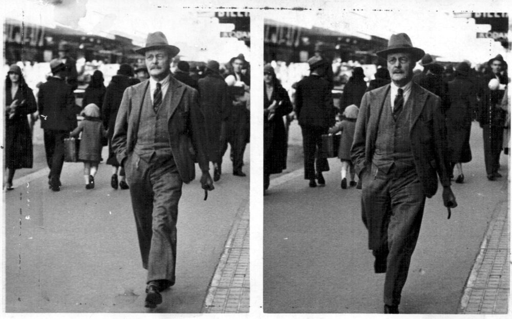 Patrick Singer Fowler in a Sydney street scene, 1930s